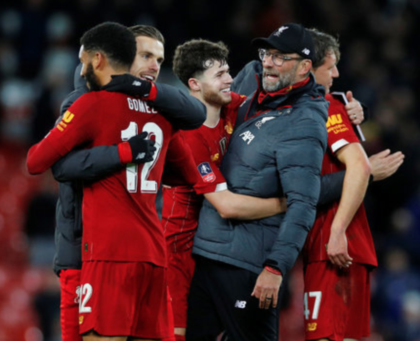 曼联考虑签下巴莱巴，期待填补中场空缺，暂无戈麦斯交易计划。