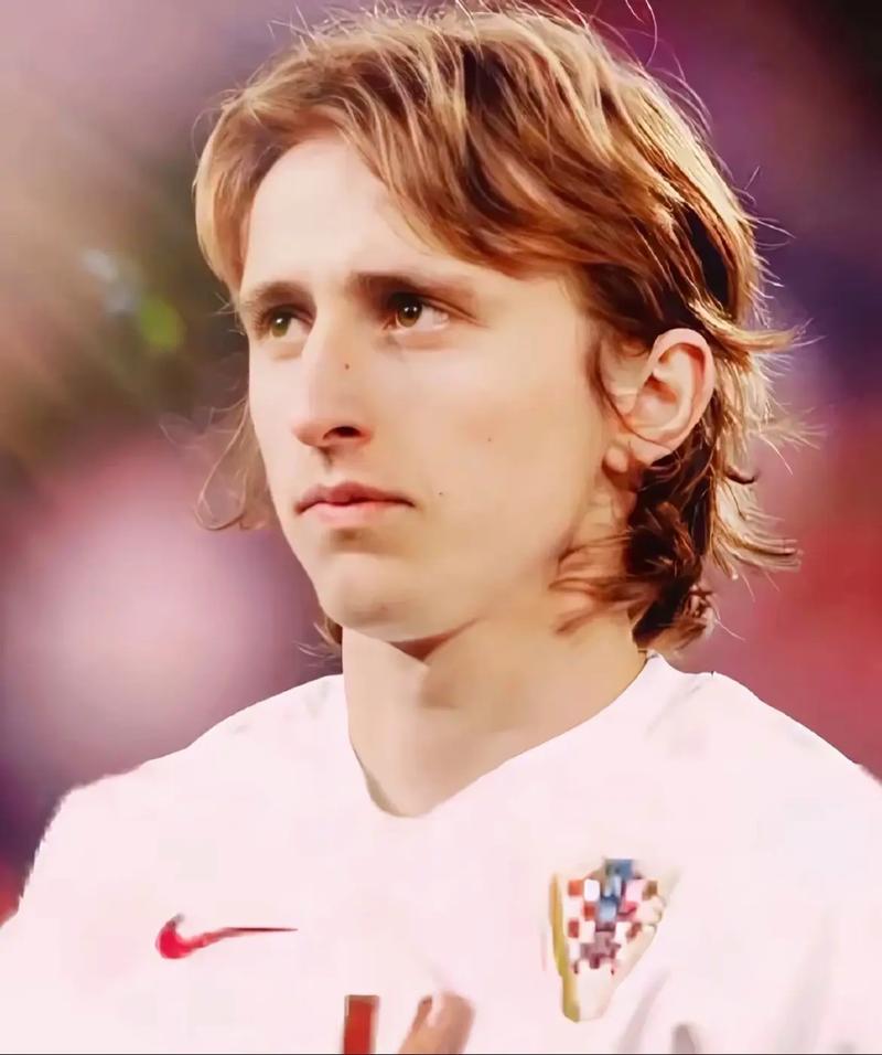 阿利亚迭雷父子分别身穿皇马与阿森纳球衣，晒出对弈图片