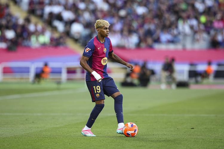 很抢手！每日邮报：冬窗有12家俱乐部希望签下梅努