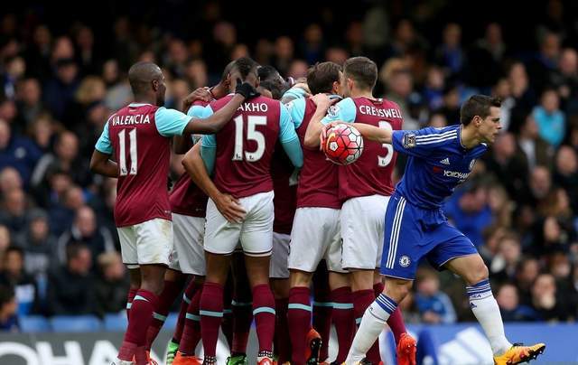 非洲杯再次爆发争议判罚，引球迷不满