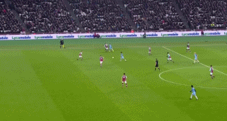 胡梅尔斯：按照目前的中卫市场，施洛特贝克有很多的机会