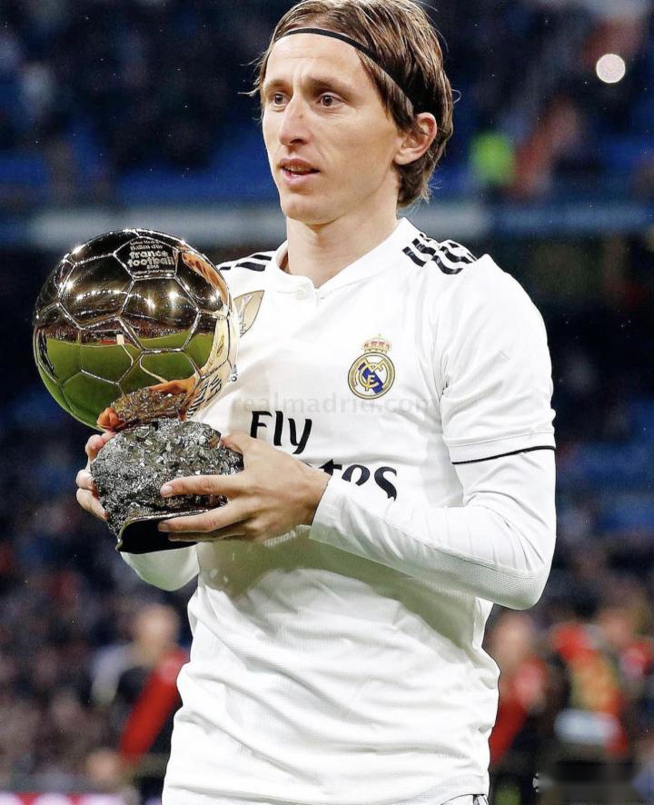 利雅得胜利2-1逆转费哈，C罗双响+补时第14分钟点射绝杀